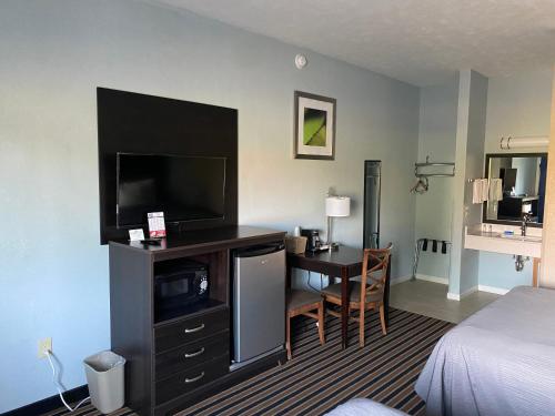 Rodeway Inn - image 7