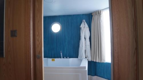 C Hotel Room Type - Deluxe King Suite