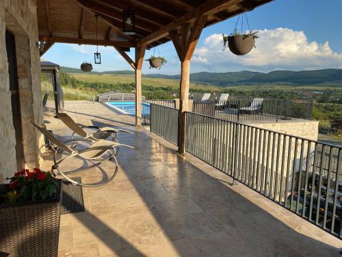 Erkély/terasz, Villa Transylvania in Cetate