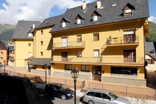 2 bedrooms, 4 beds