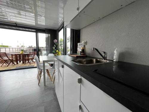 New houseboat 2 bedrooms in Zwartsluis
