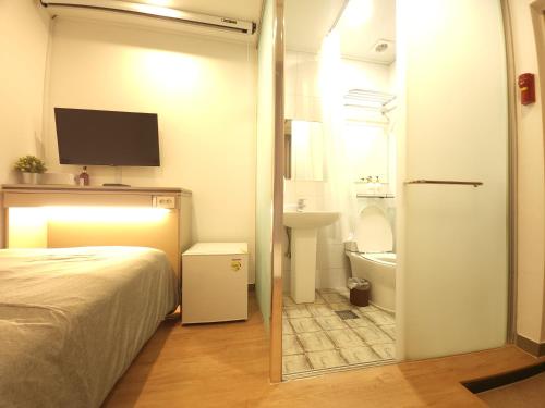 OYO Hostel Myeongdong 2, Сеул (фото 8)