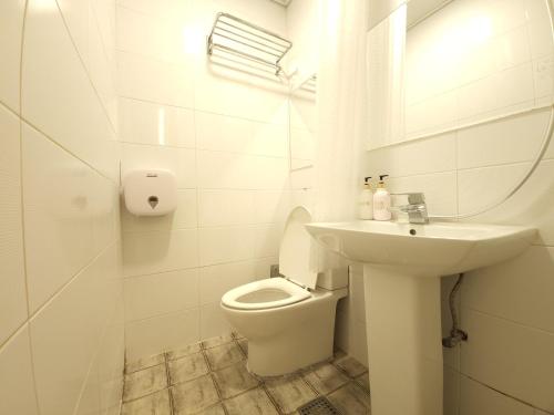 OYO Hostel Myeongdong 2, Сеул (фото 11)