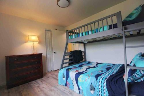 Cheerful 3 Bedroom on a Park 10 Miles from Eugene