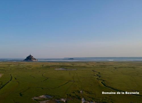 Domaine de la Besnerie Gites avec SPA Privatif à 10 min du Mont St Michel