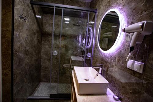 Sharaf Hotel – Toshkent, NY
