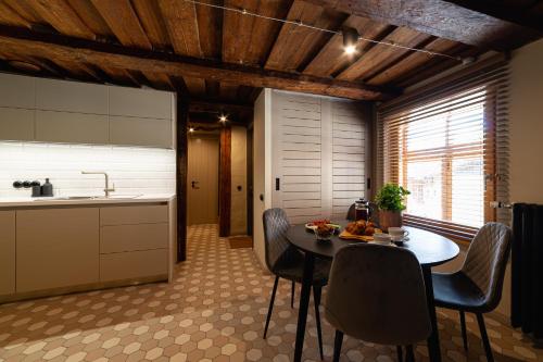 Konyha, Fotografa Apartamenti in Kuldiga