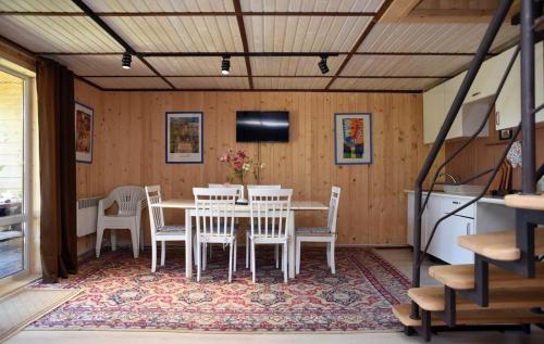 3 bedrooms, 5 beds