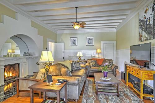 Carpinteria Apt with Hot Tub - 10 Min Walk to Beach! in Carpinteria, USA