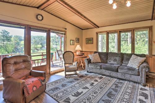 Creekside Rapid City Cabin with Deck on 30 Acres! in 卡斯特