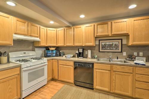 Cute Grand Haven Apartment Walk Downtown Streets! - image 6
