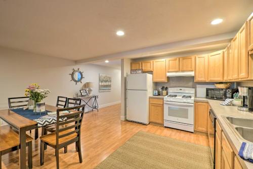 Cute Grand Haven Apartment Walk Downtown Streets! - image 6