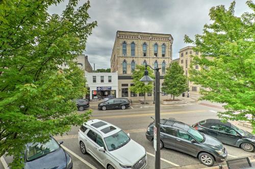 Cute Grand Haven Apartment Walk Downtown Streets! - image 11