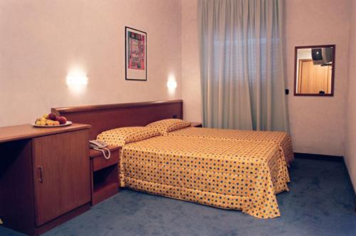Hotel Italia Room Type - Twin Room with Private Bathroom