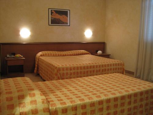 Hotel Italia Room Type - Triple Room with Private Bathroom