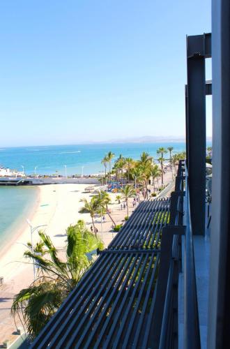 369322610 Seven Crown La Paz Malecon