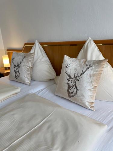 Hotel Winter - image 3