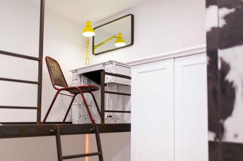 Premium Rooms by Hi5 - Style at the Comedy Theater 2