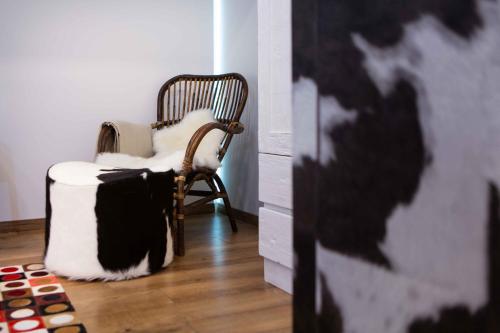 Premium Rooms by Hi5 - Style at the Comedy Theater 5