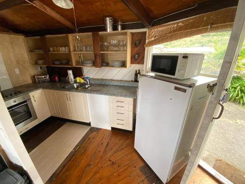 المنظر الخارجي, Kiwiana Bach - Ocean Beach Bach in نابير