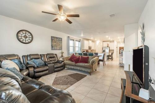 Modern 5 Bedroom with access to community pool in Austin, USA