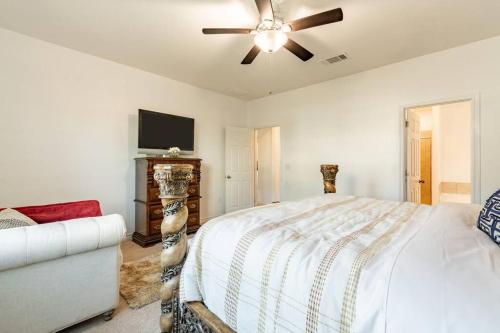 Modern 5 Bedroom with access to community pool in Austin, USA
