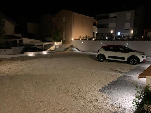 Apartments Mais Tisno - image 11