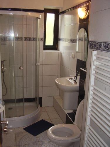 Basic Triple Room with Shared Bathroom