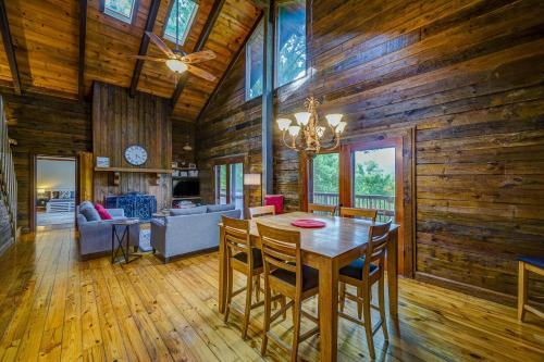 Treehouse Retreat in Jasper, USA