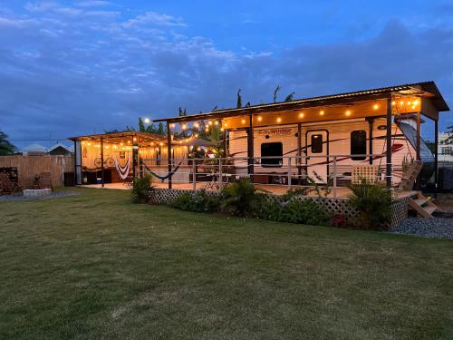 El Camper RV with pool.