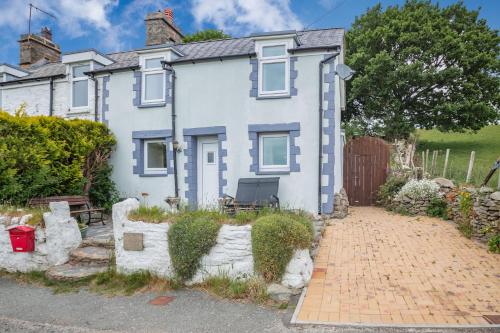 Bwthyn Celyn gîte à louer Cerrig-y-Druidion