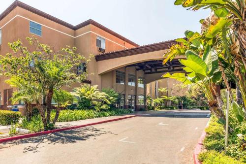 Ramada Suites by Wyndham San Diego/Hotel Circle Area - image 3