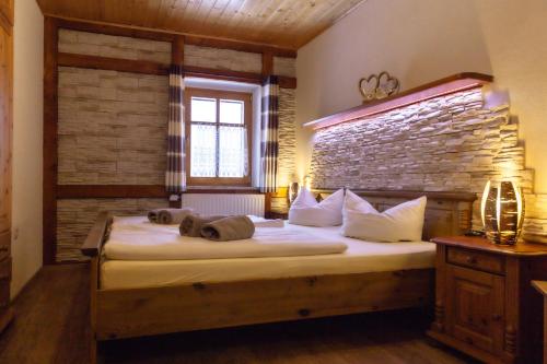 1 king bed, 1 sofa bed