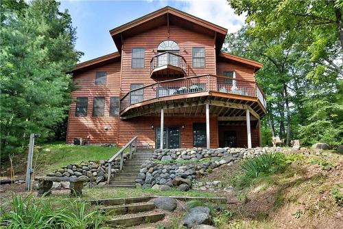 Round House on Round Lake in Hayward, USA