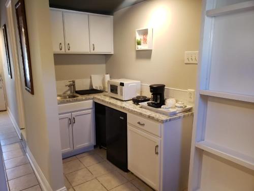 Bright & Spacious Studio Close to CLT Airport