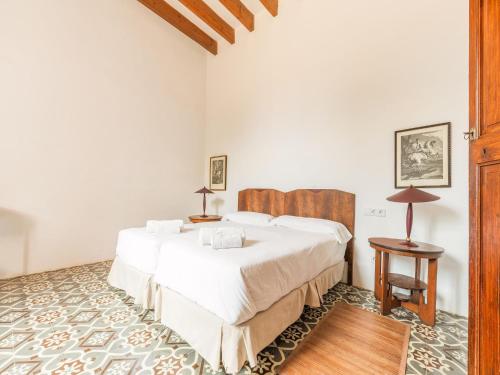 Stylish Apartment with Sauna, Ski Storage, Balcony, Pool