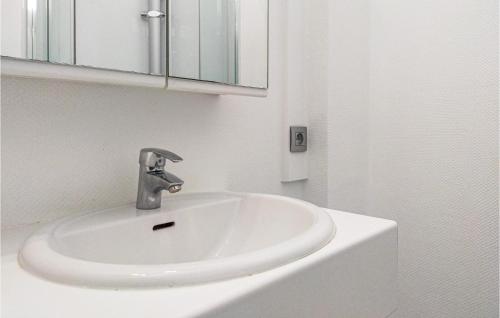Cozy Apartment In Oostende With Wifi - image 5