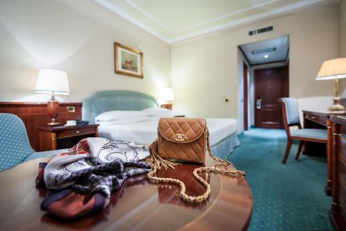 Royal Hotel Carlton - image 13