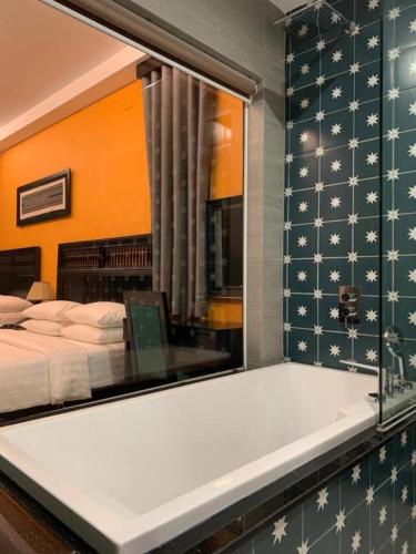 room detail thumbnail 1