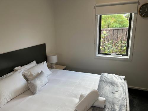 BENDIGO BOTANIC MOTEL- with KING BEDS-REFURBISHED 2022