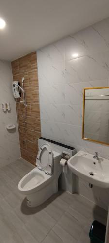Bathroom, Sritrang Residence SHA in Hat Yai International Airport