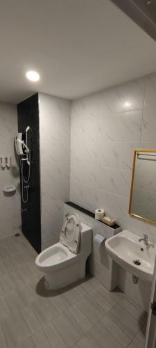 Bathroom, Sritrang Residence SHA in Hat Yai International Airport