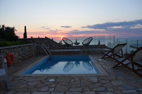 Villa Thetis with pool where the sunsets fade away - Accommodation - Agios Nikitas