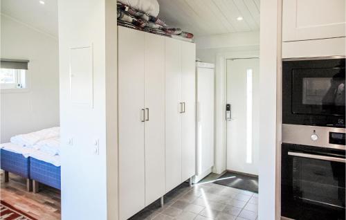 Kitchen, Cozy Apartment In Syssleback With Wifi in Syssleback