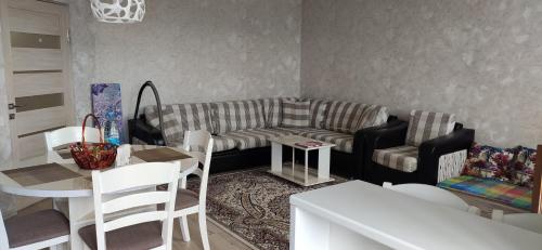 Apartment in the Karakol heart, Karakoł (zdjęcie 6)