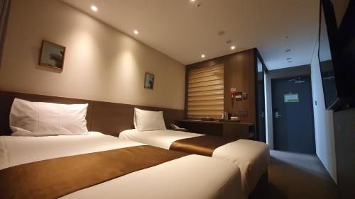 그린트리 인 서귀포호텔 (GreenTree Inn Jeju Seogwipo Express Hotel) 실제 이용후기 및 할인 특가 그린트리 인 서귀포호텔 (Greentree Inn Jeju Seogwipo Express Hotel) 실제 이용후기 및 할인 특가