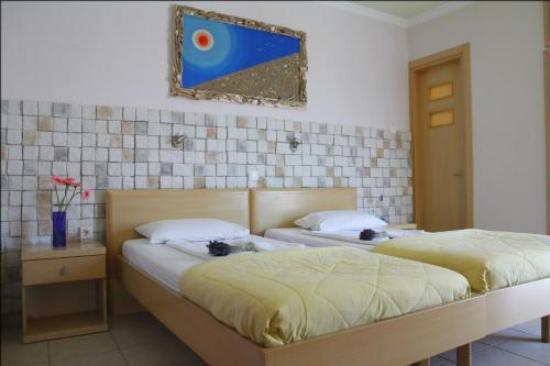 Twin Room image 5