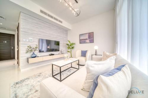 Cheerful 3BR Townhouse at DAMAC Hills 2, Dubailand by Deluxe Holiday Homes, Dubaj