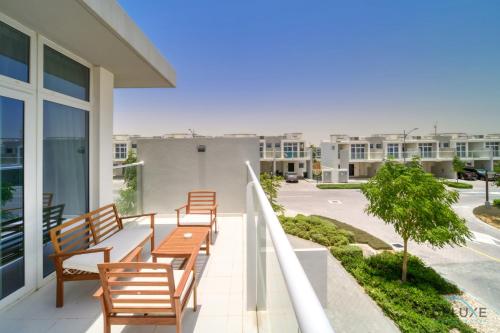 Cheerful 3BR Townhouse at DAMAC Hills 2, Dubailand by Deluxe Holiday Homes, Dubaj (fotografie 3)