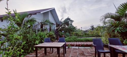 Exotica Beach Retreats Diveagar